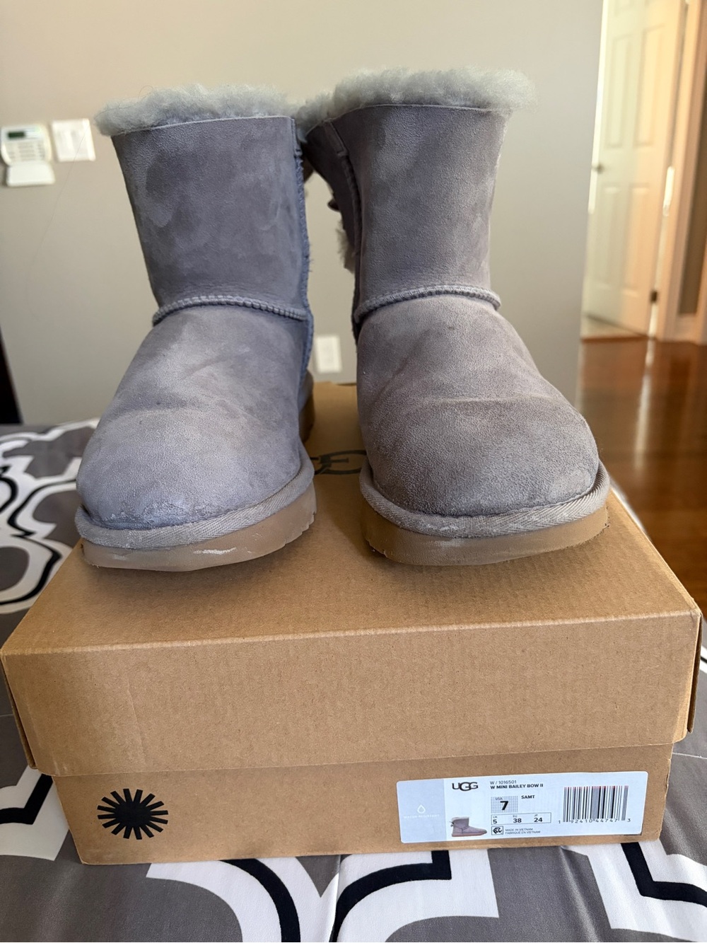 UGG Short Classic Boot in Gray
